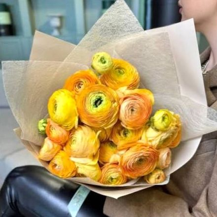 Golden ranunculus and warm honey tones floral bouquet